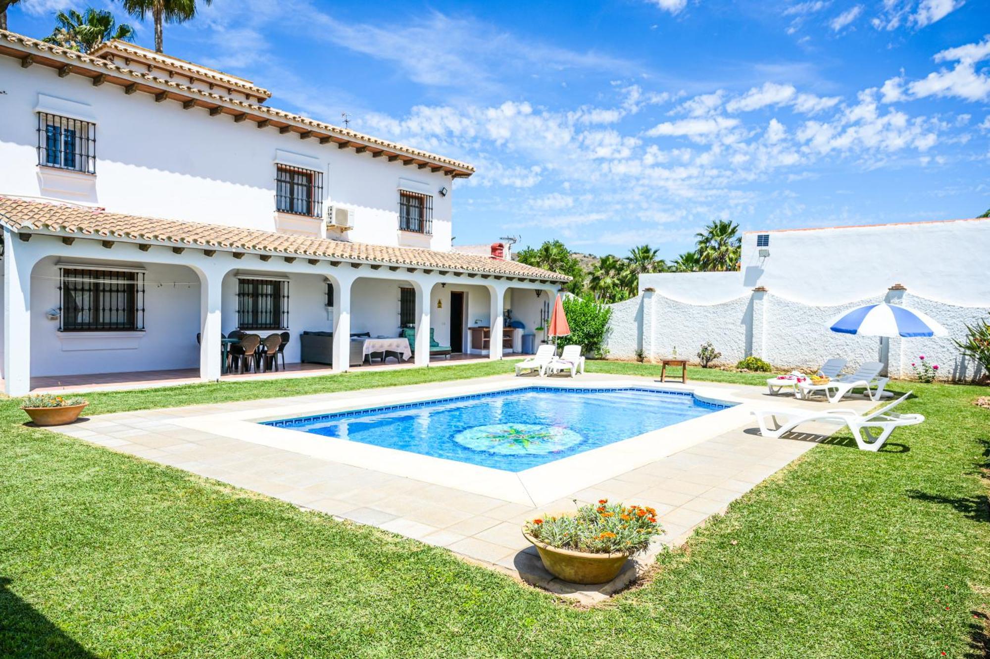 Amplia Casa Rural Con Precioso Jardin Cerca De Malaga Capital. Habitación foto